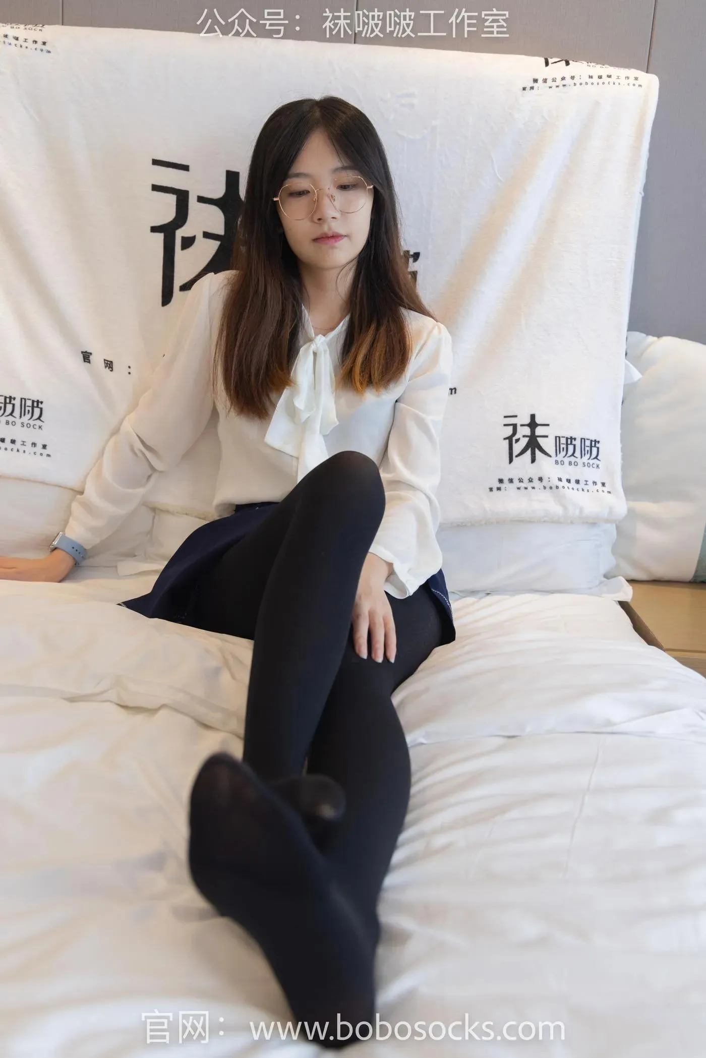 [BoBoSocks袜啵啵]NO.114 小甜豆-高跟鞋、帆布鞋、肉丝、厚黑丝 [175P]插图2
